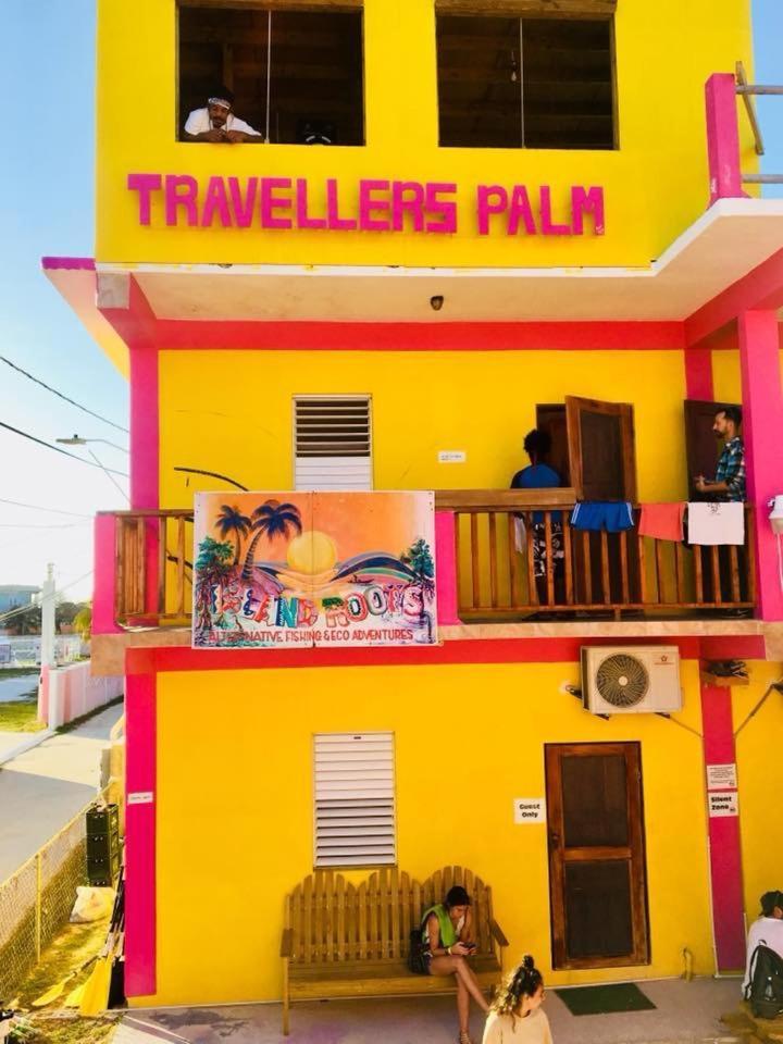 キー・カーカー Travellers Palm Backpackersホステル エクステリア 写真